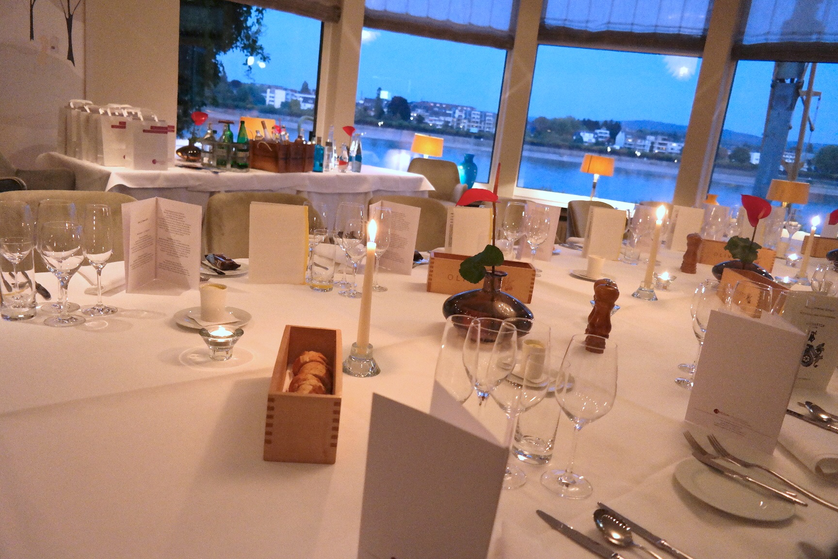 Konigshof Bonn 5 Gang Menu Rheinblick Restaurant Blog Lifestyle Missbonnebonne Wasserverkostung Bloggerevent Missbonn E Bonn E